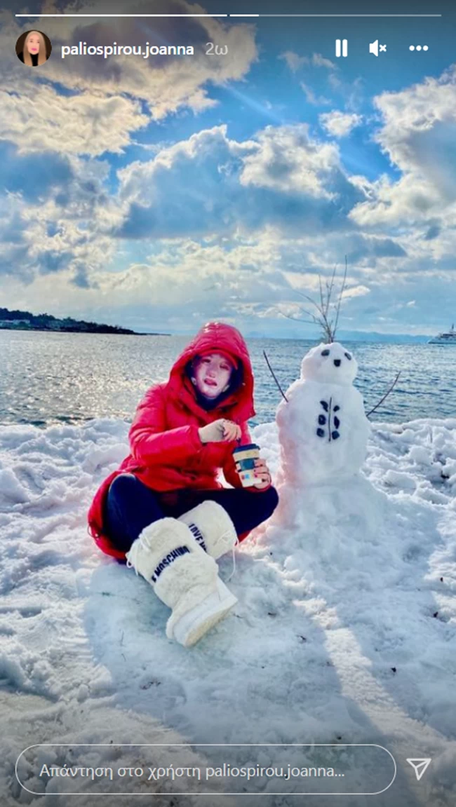 Ιωάννα Παλιοσπύρου: Απόλαυσε το χιονισμένο τοπίο και έφτιαξε χιονάνθρωπο [εικόνες]