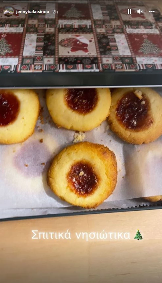 Τζένη Μπαλατσινού: Τα παραδοσιακά γλυκά από Πάτμο που έφτιαξε με "βοηθό" τον 11 μηνών γιο της