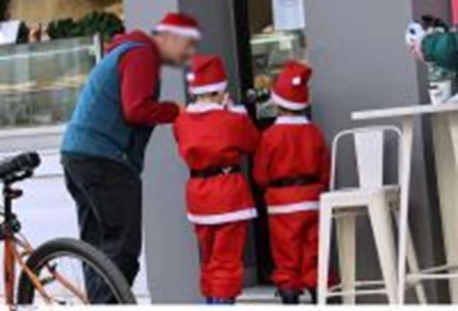 παραμονη χριστουγεννων αγορα
