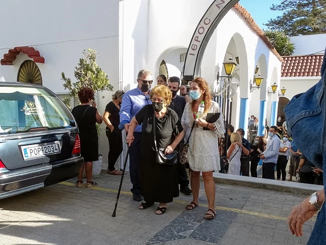 Εγκλημα στη Ρόδο: "Είχε νοικιάσει αμάξι και την παρακολουθούσε. Δεν τον φοβόταν" αποκαλύπτει η ξαδέλφη της Δώρας