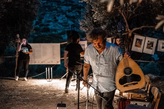 ΜΙΑ ΒΡΑΔΙΑ ΚΑΤΩ ΑΠ ΤΗΝ ΕΛΙΑ