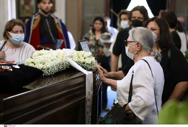 κηδεια μαρινα λαμπρακη