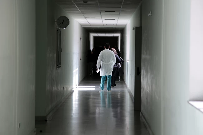 Ευλογιά των πιθήκων: Συναγερμός για το πρώτο κρούσμα στην Ελλάδα - Στο "Αττικόν" ο 29χρονος Άγγλος - Επιστροφή Τσιόδρα