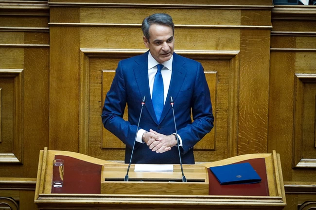 Bουλή - Μητσοτάκης: Αύξηση μισθού σε δημοσίους υπαλλήλους, αυξάνεται το επίδομα τέκνων, market και youth pass