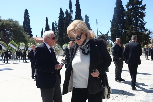 Κηδεία Μπόμπολα