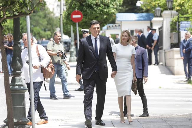 Τζένη Μπαλατσινού: Κομψή στο Προεδρικό με κοντομάνικο μίντι φόρεμα και απίθανα nude ψηλοτάκουνα πέδιλα