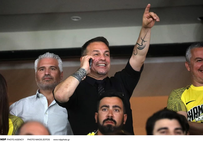 Ντέμης Νικολαΐδης