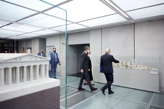 Ο Μητσοτάκης στο μουσείο της Ακρόπολης: Ηχηρό μήνυμα επανένωσης η επιστροφή των θραυσμάτων του Παρθενώνα