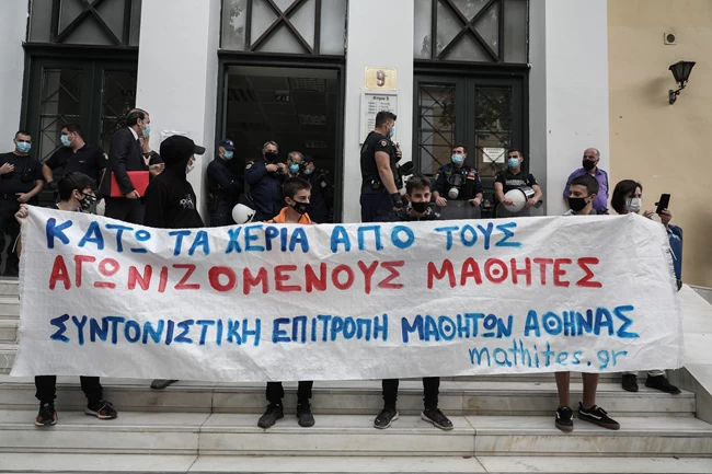 Ελεύθερος ο 14χρονος μαθητής που κρατήθηκε στην ΓΑΔΑ: Γιατί έμεινε 4 ημέρες στο κρατητήριο