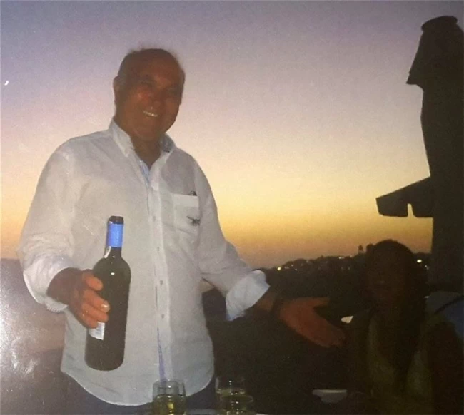 ΝΙΚΟΣ ΧΑΛΑΡΗΣ