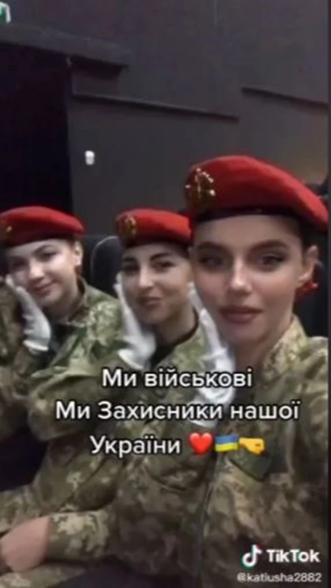 Γυναίκες Ουκρανία μπερέδες κοκκινοι