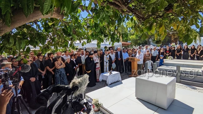μνημοσυνο Μίκη