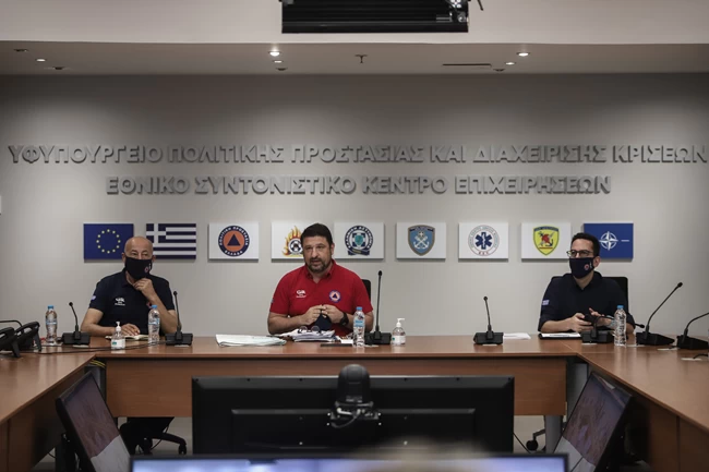 Κακοκαιρία Ιανός: Σε κατάσταση έκτακτης ανάγκης 8 περιοχές στη Δυτική Ελλάδα - Κλείνουν σχολεία και πορθμεία