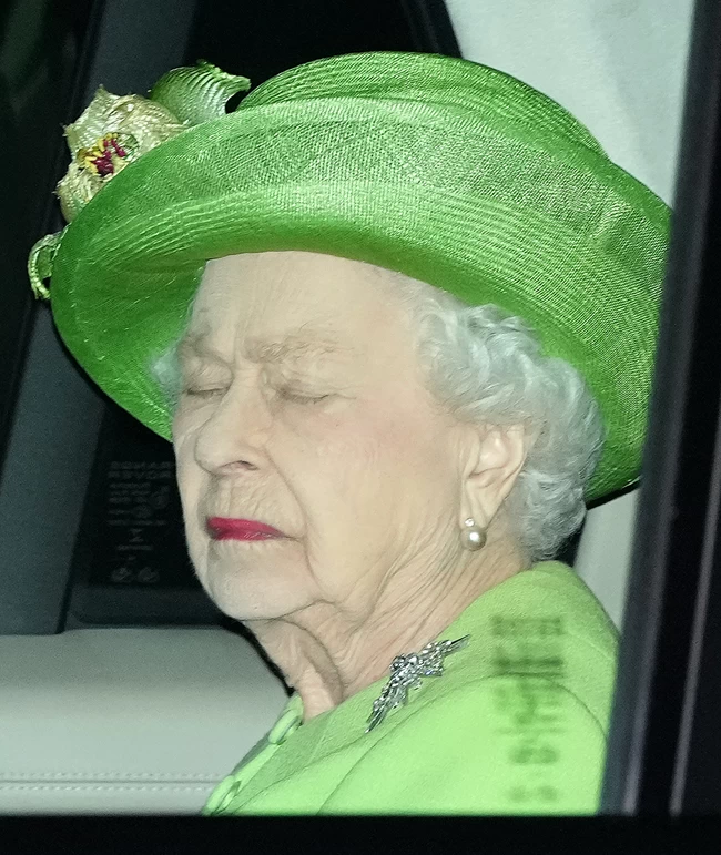 Βασίλισσα Ελισάβετ: Oι απροσδόκητες επαφές στο κινητό της - Ποιοι την καλούν 24 ώρες το 24ωρο