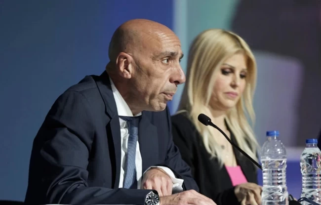 "Γαλάζιος" έρωτας: Ζευγάρι ο Γιάννης Μπρατάκος με την Ελενα Ράπτη