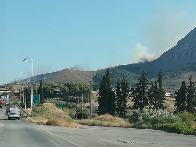 Μεγάλη φωτιά στα Φανάρια της Αρχαίας Κορίνθου - Εκκενώθηκε ο οικισμός Σολομός [Βίντεο - εικόνες]