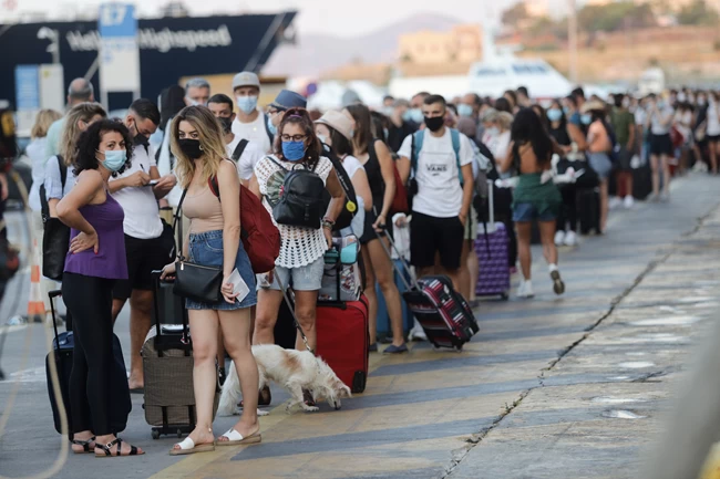 Νέα μέτρα από σήμερα: Πώς θα γίνονται οι μετακινήσεις στα νησιά - Πώς θα λειτουργούν οι χώροι ψυχαγωγίας