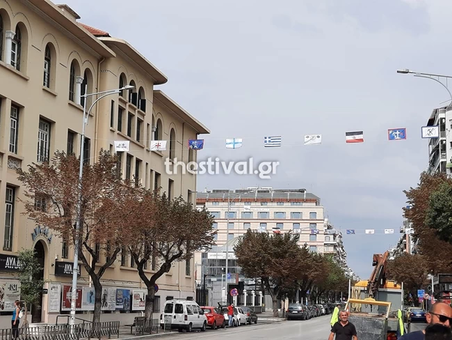 Θεσσαλονίκη: Γέμισε με σημαίας της Ελληνικής Επανάστασης η συμπρωτεύουσα [Εικόνες]