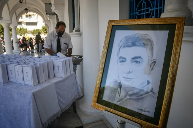 μνημοσυνο Καραιβάζ