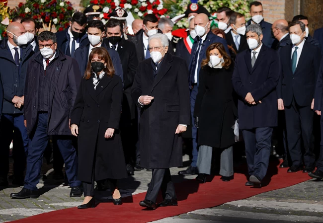 Νταβίντ Σασόλι: Τυλιγμένο με τη σημαία της ΕΕ το φέρετρο - Στη Ρώμη οι Ευρωπαίοι ηγέτες για την κηδεία [εικόνες]