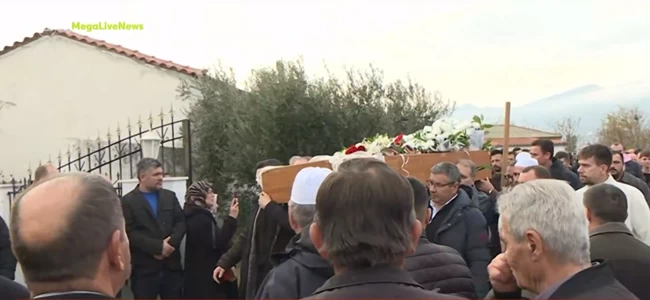 Ξάνθη: Ανήμερα των γενεθλίων της η κηδεία της νεαρής Αϊσέ που παρασύρθηκε από όχημα αστυνομικού [Βίντεο]