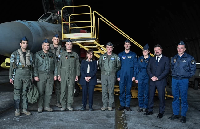 Την 338 Μοίρα στην αεροπορική βάση Ανδραβίδας επισκέφθηκε η Κατερίνα Σακελλαροπούλου [εικόνες]