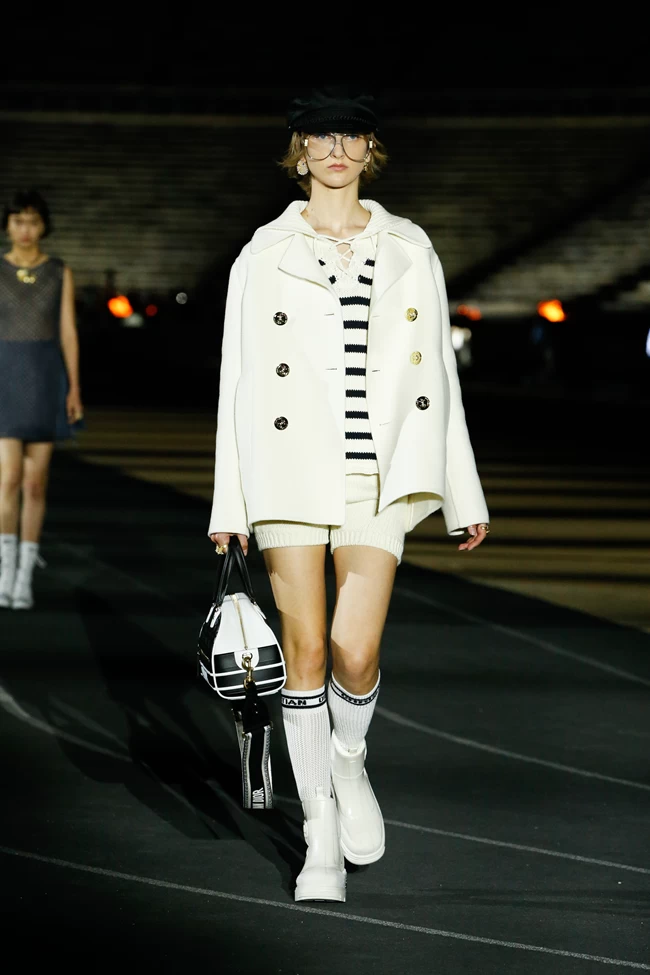DIOR