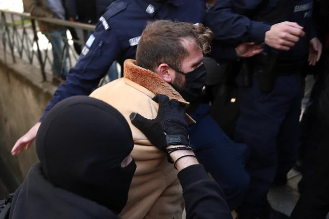 38χρονος βιασμός