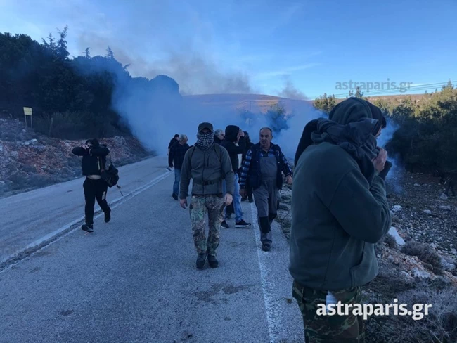 Νέος γύρος επιθέσεων από τα ΜΑΤ στη Χίο - Εικόνες και Βίντεο