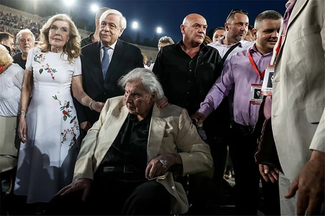 μικης θεοδωρακης
