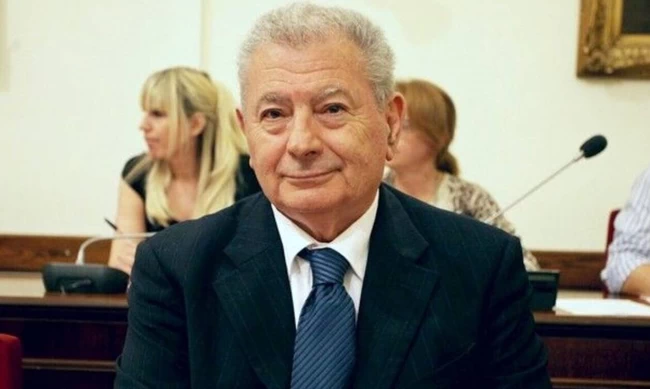 Βαλυράκης