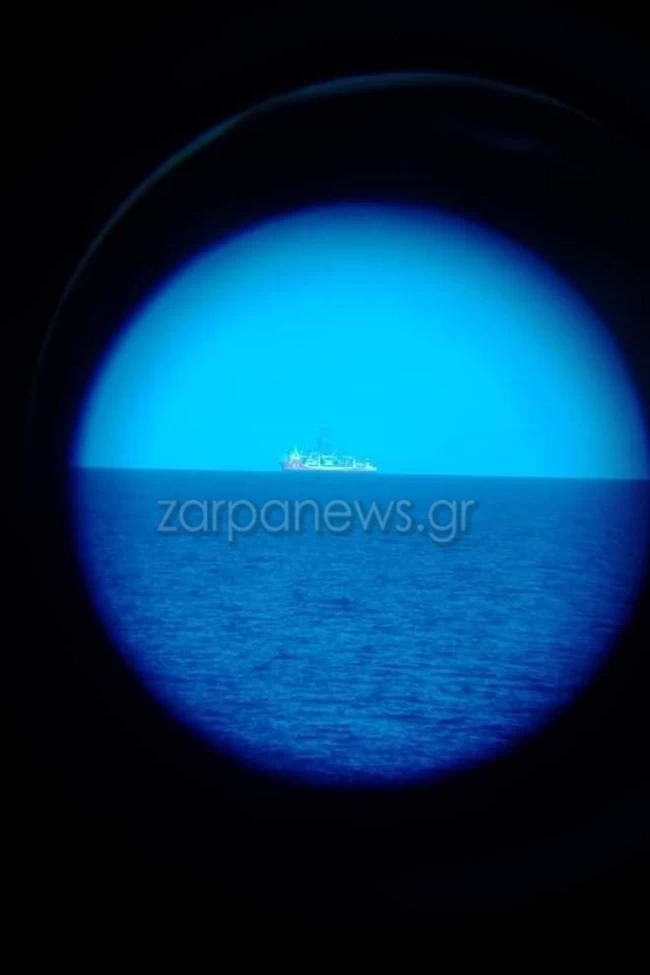 Κανουνί - Οι πρώτες εικόνες: Πλέει ανατολικά της Άνδρου συνοδεία πολεμικών πλοίων