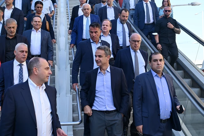 Μητσοτάκης στο Μετρό Πειραιά: Εμείς παραδίδουμε έργα και άλλοι παρουσίαζαν μουσαμάδες - Εικόνες των νέων σταθμών