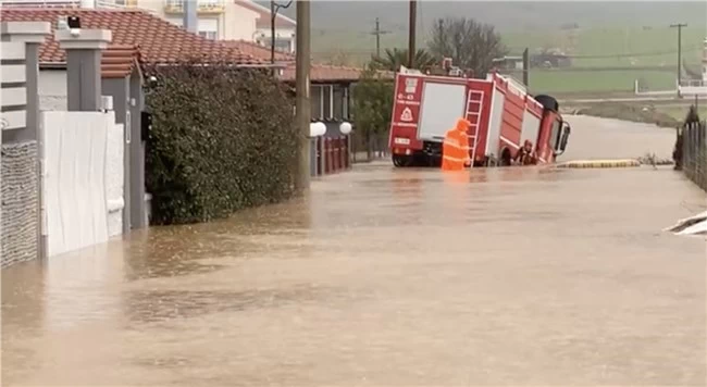 Πένθος στο πανελλήνιο για τον χαμό του 46χρονου πυροσβέστη στον Εβρο - Βούλιαξε στη λάσπη η περιοχή