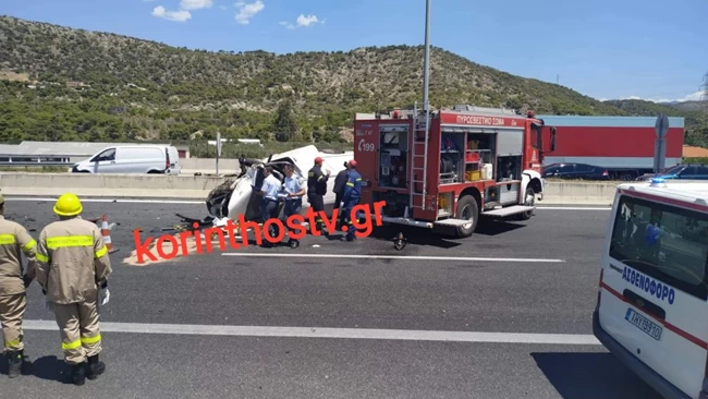 Κόρινθος: Σοβαρό τροχαίο με δύο εγκλωβισμένους στα διόδια του Ισθμού - Απίστευτες εικόνες