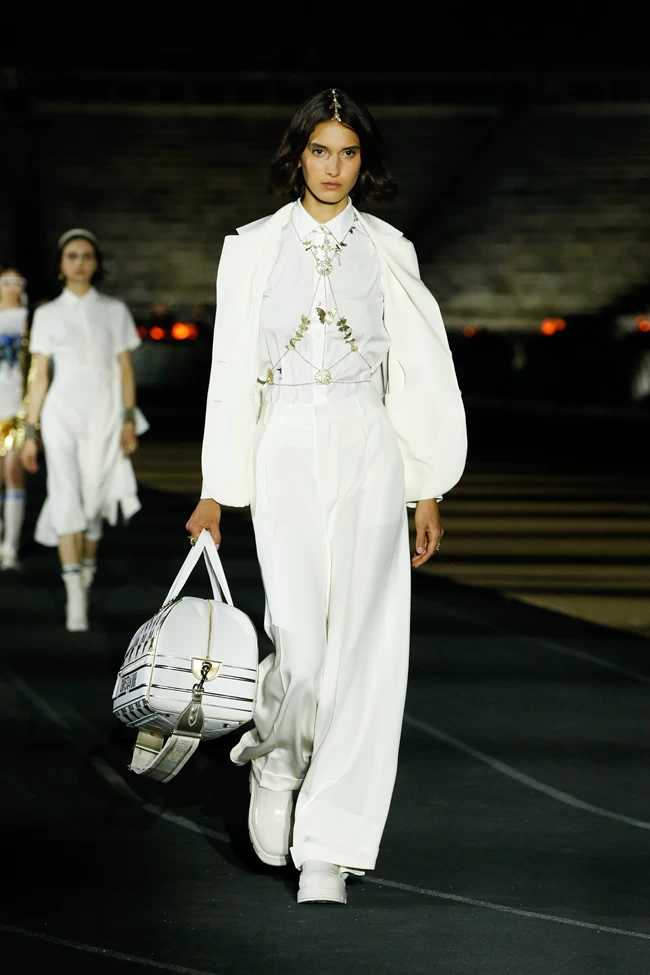 DIOR