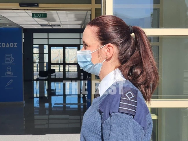 Μαρία Κουράκου: Η όμορφη επισμηναγός που έχει το πρόσταγμα στο mega εμβολιαστικό κέντρο της Πάτρας