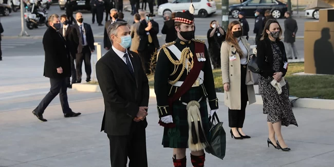 Ο υπασπιστής του πρίγκιπα Κάρολου με το κιλτ που "έκλεψε" τα φώτα της δημοσιότητας  [Εικόνες]