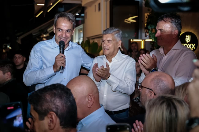 Ζέρβας και Κράτσα ακόμα περιμένουν τον Μητσοτάκη... - Λίγες ελπίδες για γαλάζια νίκη σε Θεσσαλονίκη και Ιόνιο