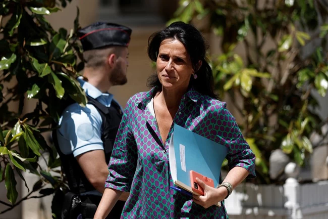 Χρυσούλα Ζαχαροπούλου: "'Εβαλε το χέρι της μέσα μου - Πονούσα πολύ" - Μαρτυρία καταπέλτης για την υπουργό του Μακρόν