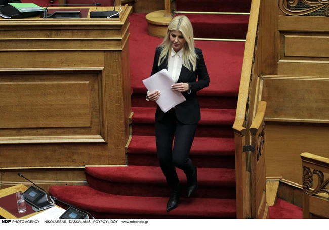 Έλενα Ράπτη