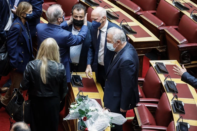 syginisi sti vouli