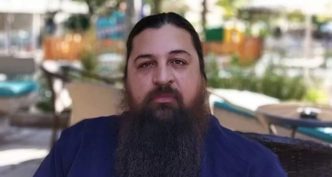 Ιερέας καταγγέλλει ιατρικό λάθος: Πέθανε η 14χρονη κόρη μου - Της βάλαμε γαστρικό δακτύλιο για να μην της κάνουν bullying