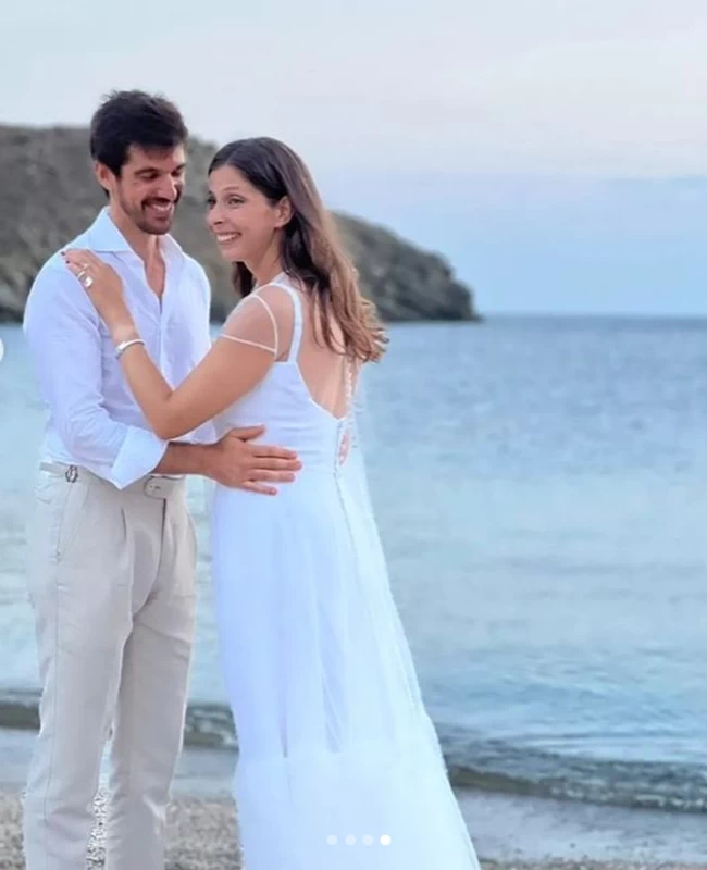 Πόπη Τσαπανίδου: Πάντρεψε την κόρη της στην Τήνο με αρχαιoελληνικό φόρεμα - Ο διαφορετικός γάμος στην παραλία