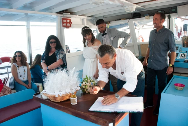 Η Αλόννησος πρωτοπορεί: Διοργανώνει πλωτούς γάμους σε "Πλοία της Αγάπης"