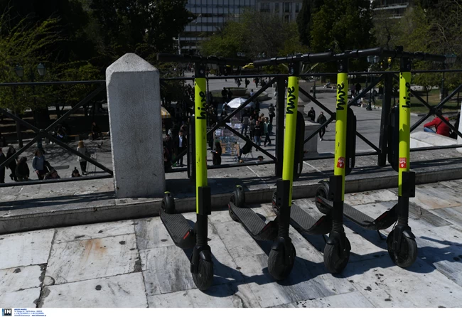 Υπ. Μεταφορών: Νέοι κανόνες για τα ηλεκτρικά πατίνια- Τι άλλαζει σε ΚΤΕΟ και στην παρακράτηση άδειας