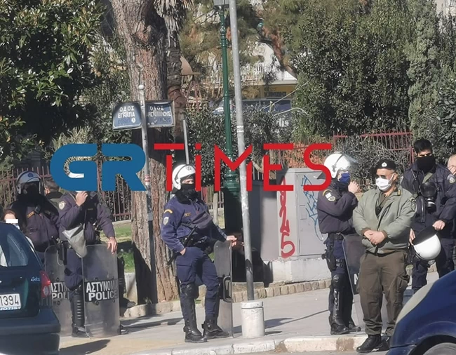 ΣΥΓΚΕΝΤΡΩΣΗ ΓΙΑ ΚΟΥΦΟΝΤΙΝΑ