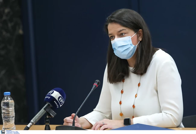 Κλείνουν για 2 εβδομάδες Δημοτικά, νηπιαγωγεία, βρεφονηπιακοί: Σε δύο βάρδιες η τηλεκπαίδευση - Πότε ξεκινά
