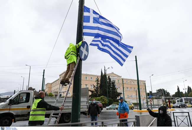 25η Μαρτίου: Όλα έτοιμα για την στρατιωτική παρέλαση - Στα γαλανόλευκα το Σύνταγμα με 200 σημαίες [εικόνες]