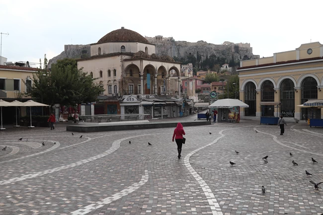 Τα τρία κρίσιμα 24ωρα που θα κρίνουν πόσο θα παραταθεί το lockdown – Χριστούγεννα σε στενό κύκλο